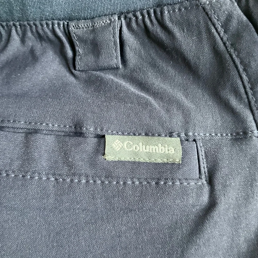 Columbia Capri Pants Womens Small Navy Blue Omni-Shade UPF 40 Hiking Outdoor
